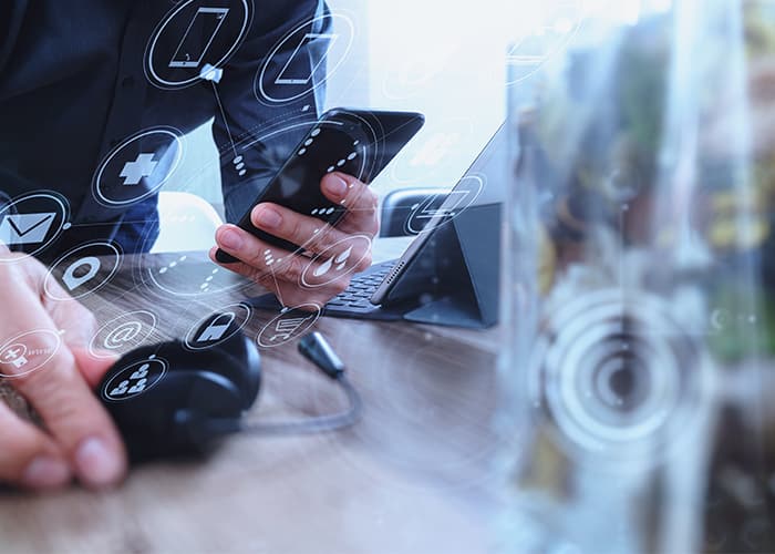 man hand using VOIP headset with digital tablet, concept communication.