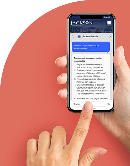 Hands holding a phone using Jackson County's digital agent in Spanish.