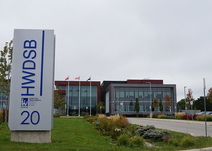 Entrada principal HWDSB